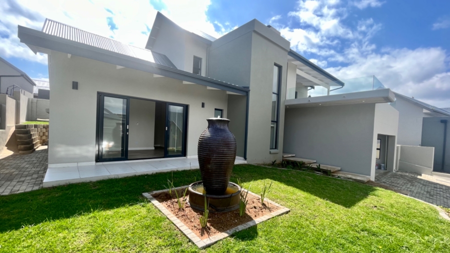 3 Bedroom Property for Sale in Outeniquasbosch Western Cape